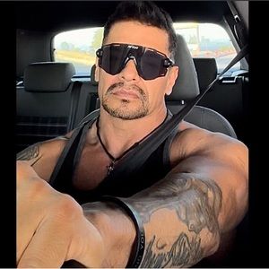 Meet your Posher, Ernesto